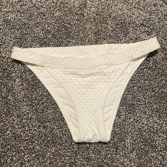 White bikini bottoms never worn - Picture 1 of 3